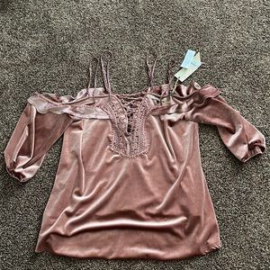 FLOWY OFF THE SHOULDER TOP